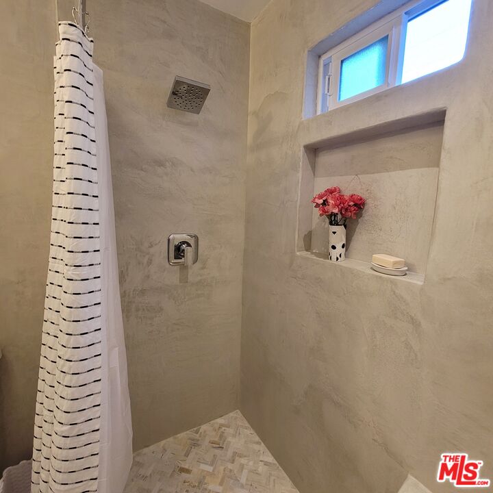 110 Canada Street Ojai, CA 93023 - Photo 19 of 36 a bathroom with a shower