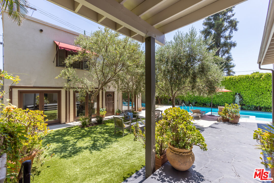 1808 Buckingham Road Los Angeles, CA 90019 - Photo 66 of 75