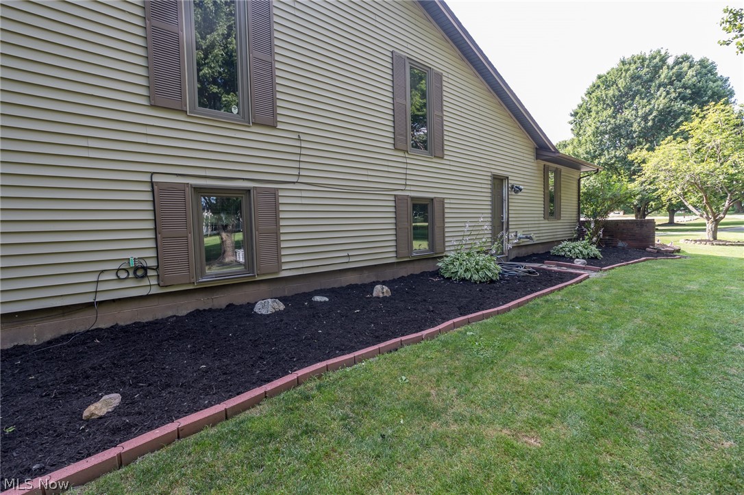 48943 Middle Ridge Road Amherst, OH 44001 - Photo 2 of 35