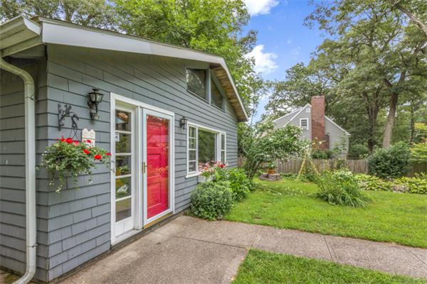 31 Birch Road Natick, MA 01760 - Photo 3 of 22