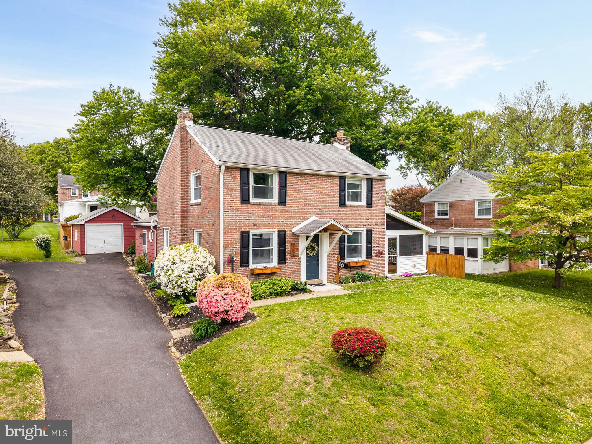 Four Bedroom Colonial - Walk to Schools, Shops