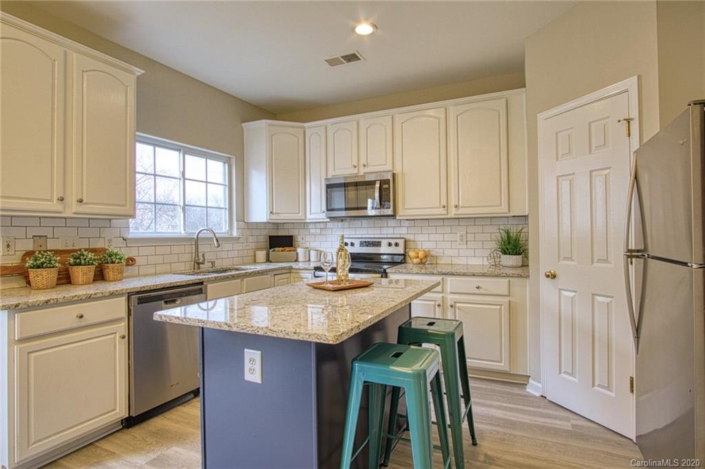 2120 Midnight Blue Lane Fort Mill, SC 29708 - Photo 5 of 20