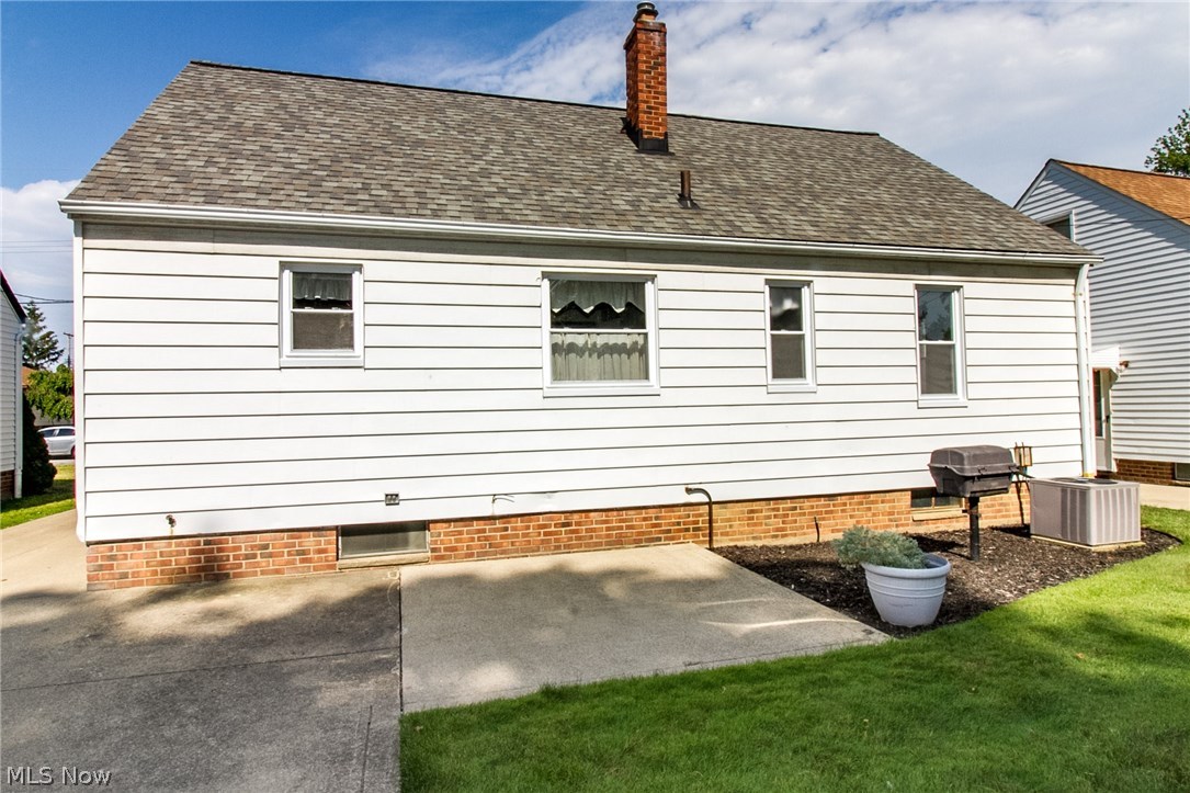 349 Clarmont Road Eastlake, OH 44095 - Photo 30 of 32