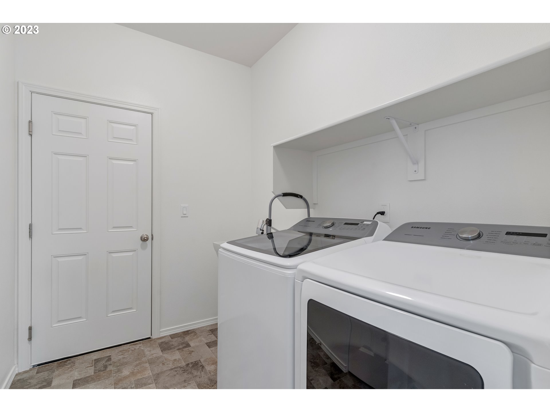 32580 South Needy Road Canby, OR 97013 - Photo 26 of 35 a utility room with dryer and washer