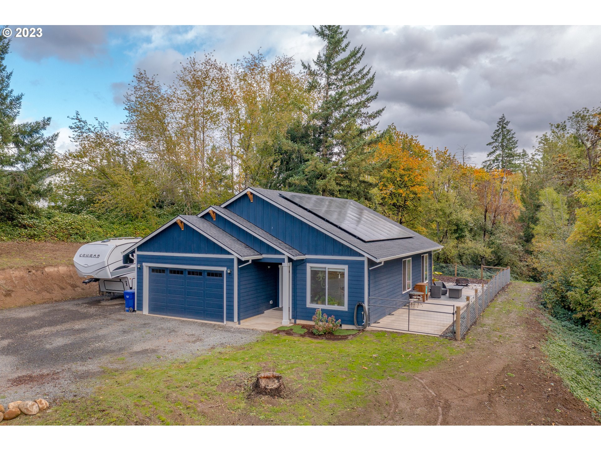 32580 South Needy Road Canby, OR 97013 - Photo 7 of 35 a front view of a house with garden