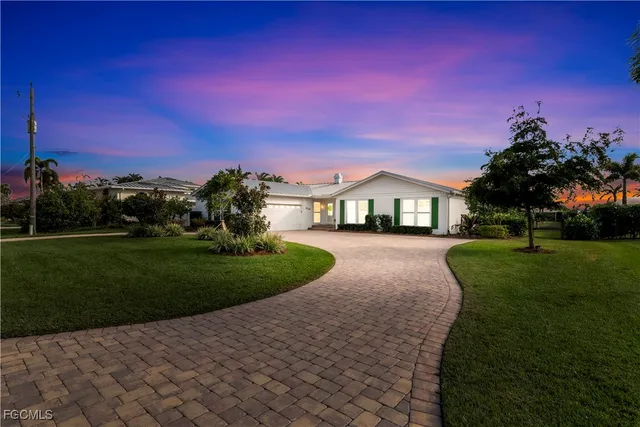 $1,254,000 | 976 North Town And River Drive, Fort Myers, FL 33919