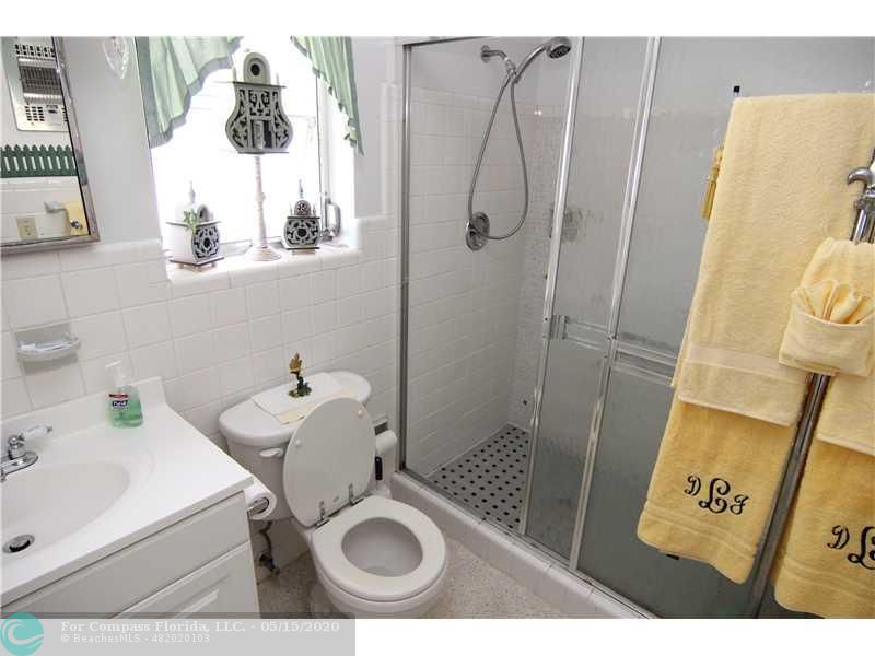 2015 North Park Road Hollywood, FL 33021 - Photo 13 of 20 Bathroom Master