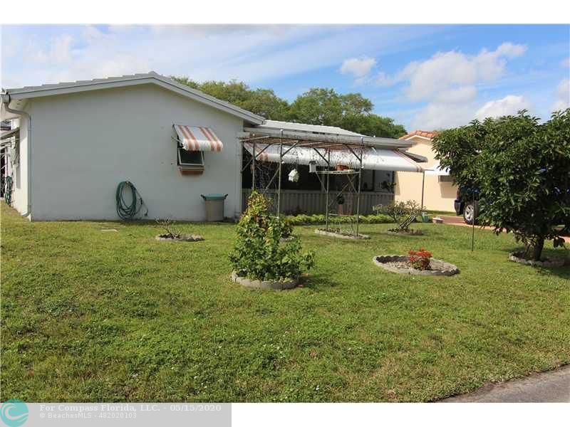 2015 North Park Road Hollywood, FL 33021 - Photo 15 of 20 Yard/Garden