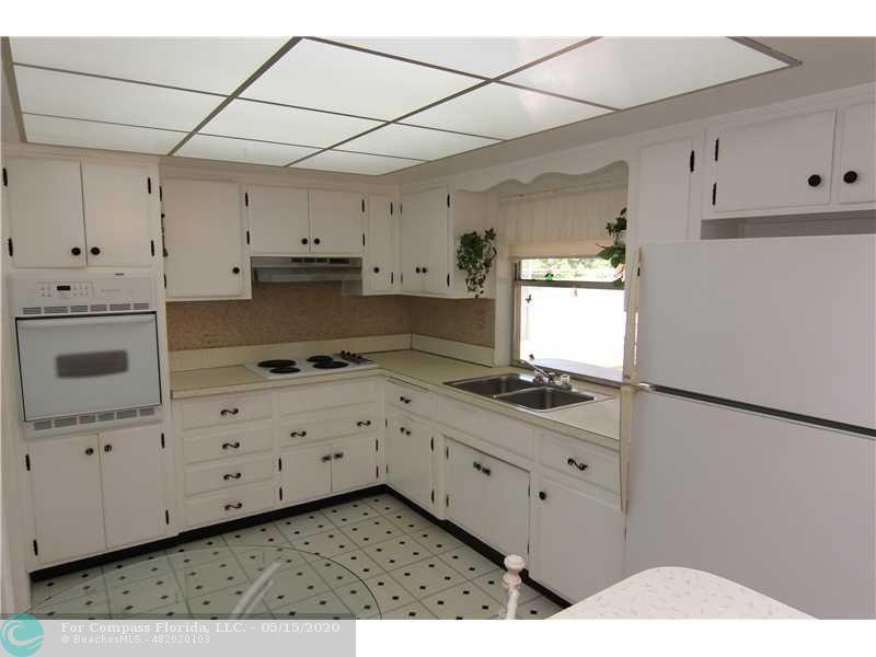 2015 North Park Road Hollywood, FL 33021 - Photo 19 of 20 Kitchen