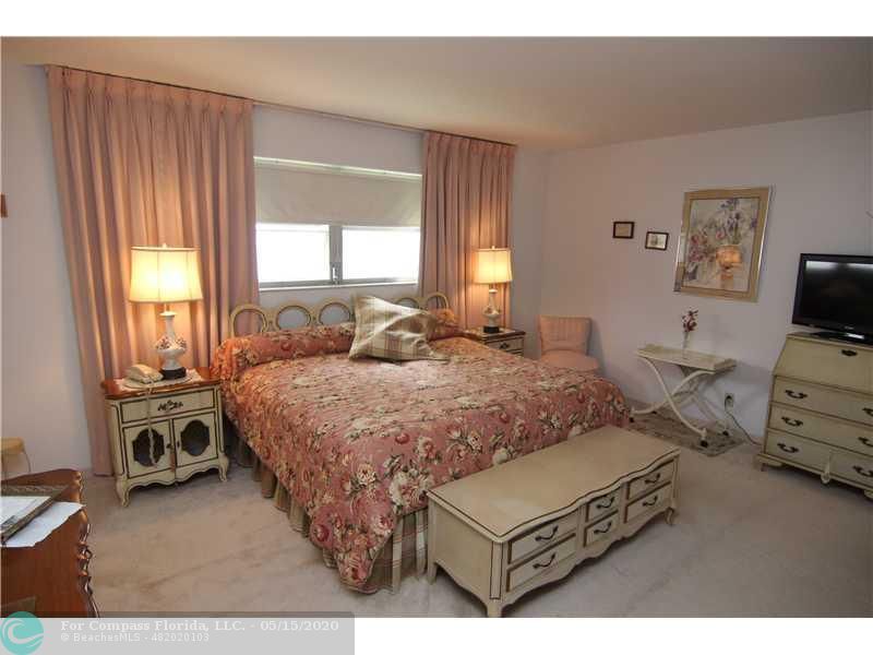 2015 North Park Road Hollywood, FL 33021 - Photo 6 of 20 Bedroom Master