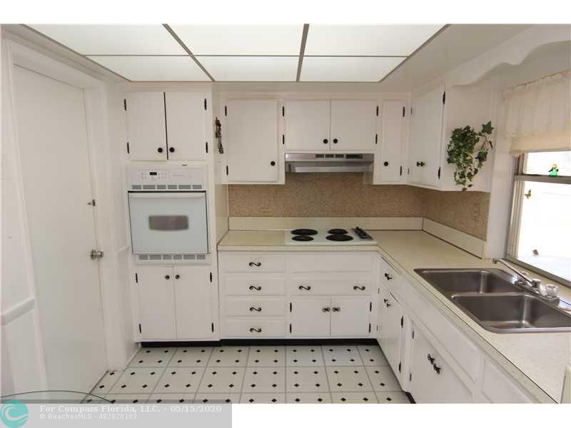 2015 North Park Road Hollywood, FL 33021 - Photo 8 of 20 Kitchen