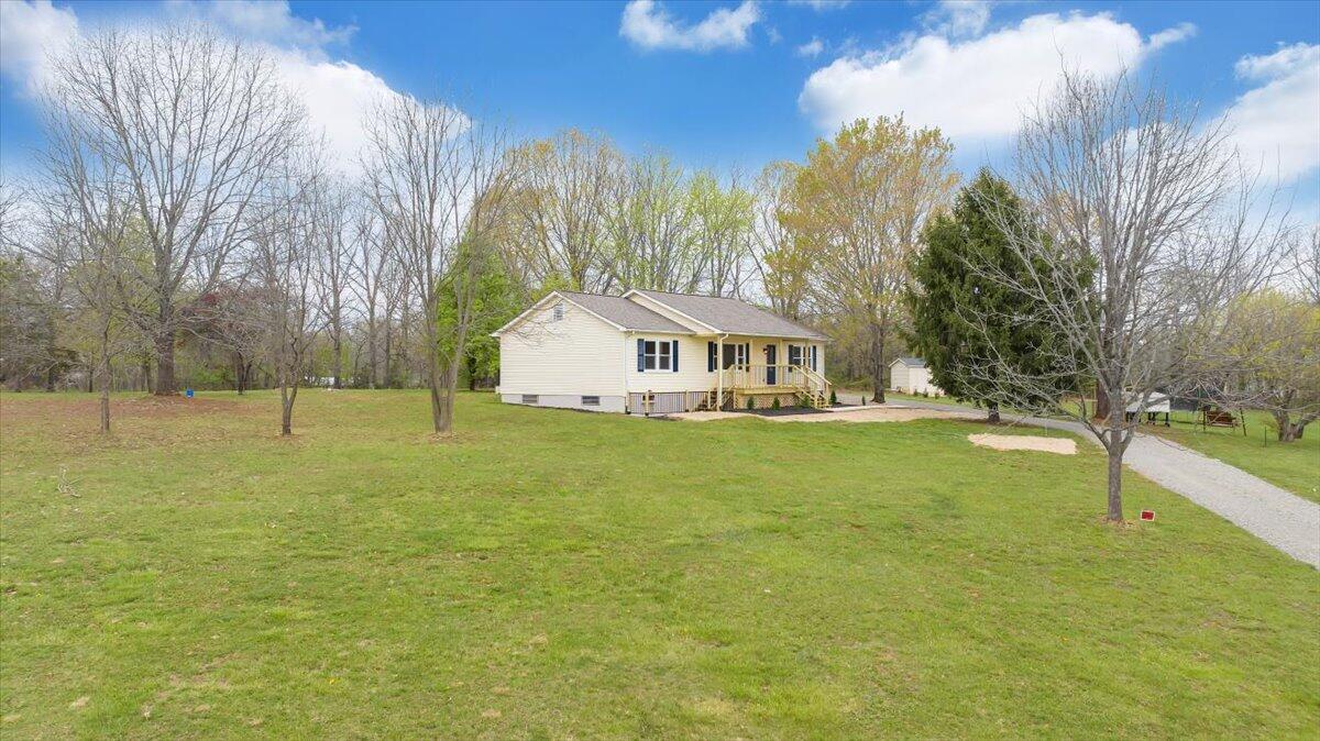1101 Estates Road Moneta, VA 24121 - Photo 34 of 42 52-DJI_20240409112158_0001_D_MIB