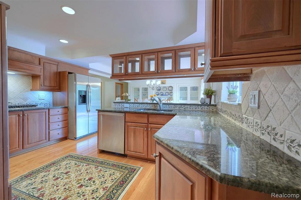 865 Briar Court Rochester Hills, MI 48309 - Photo 8 of 39