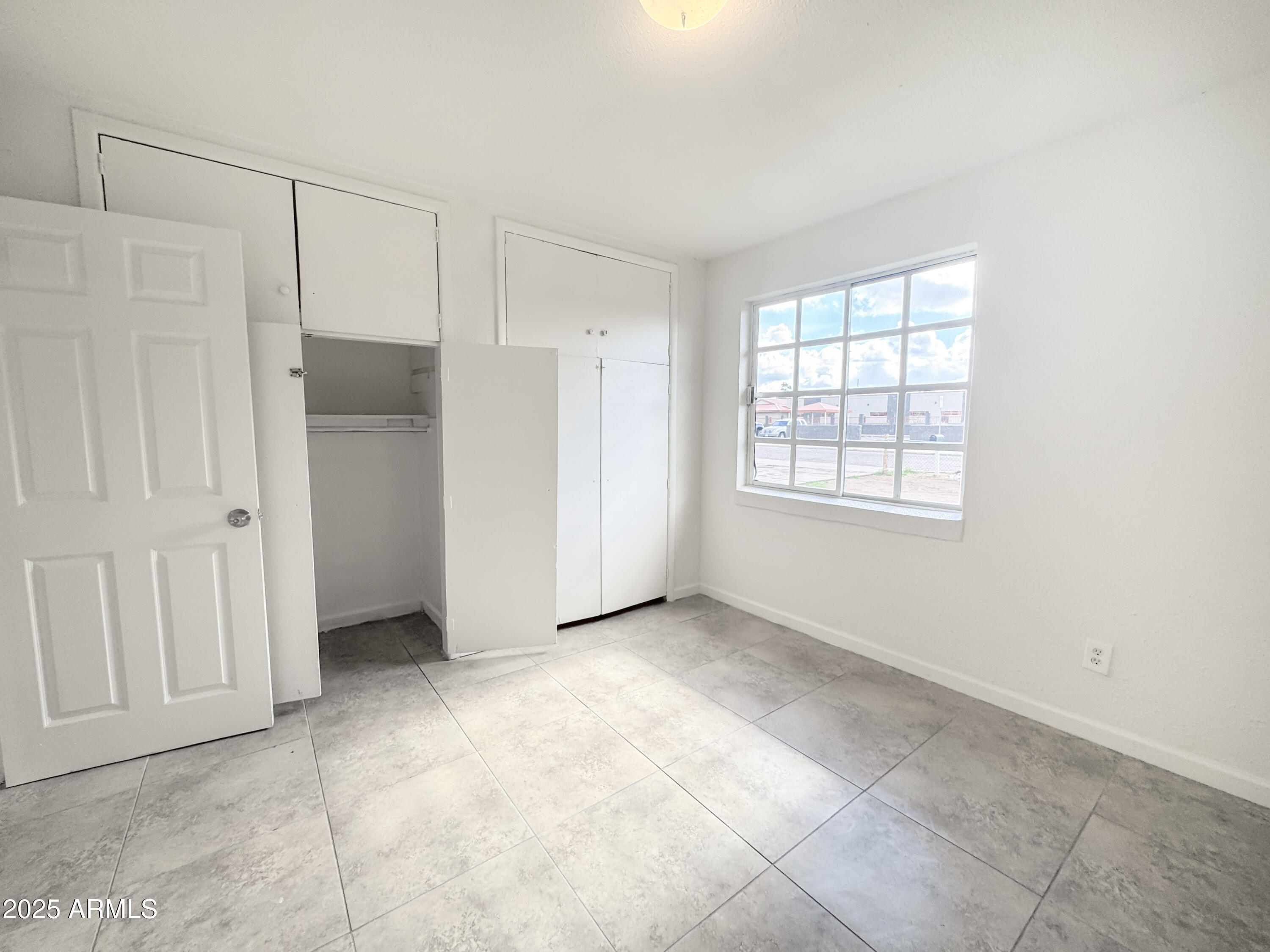 3422 East Culver Street Phoenix, AZ 85008 - Photo 13 of 25 an empty room with windows