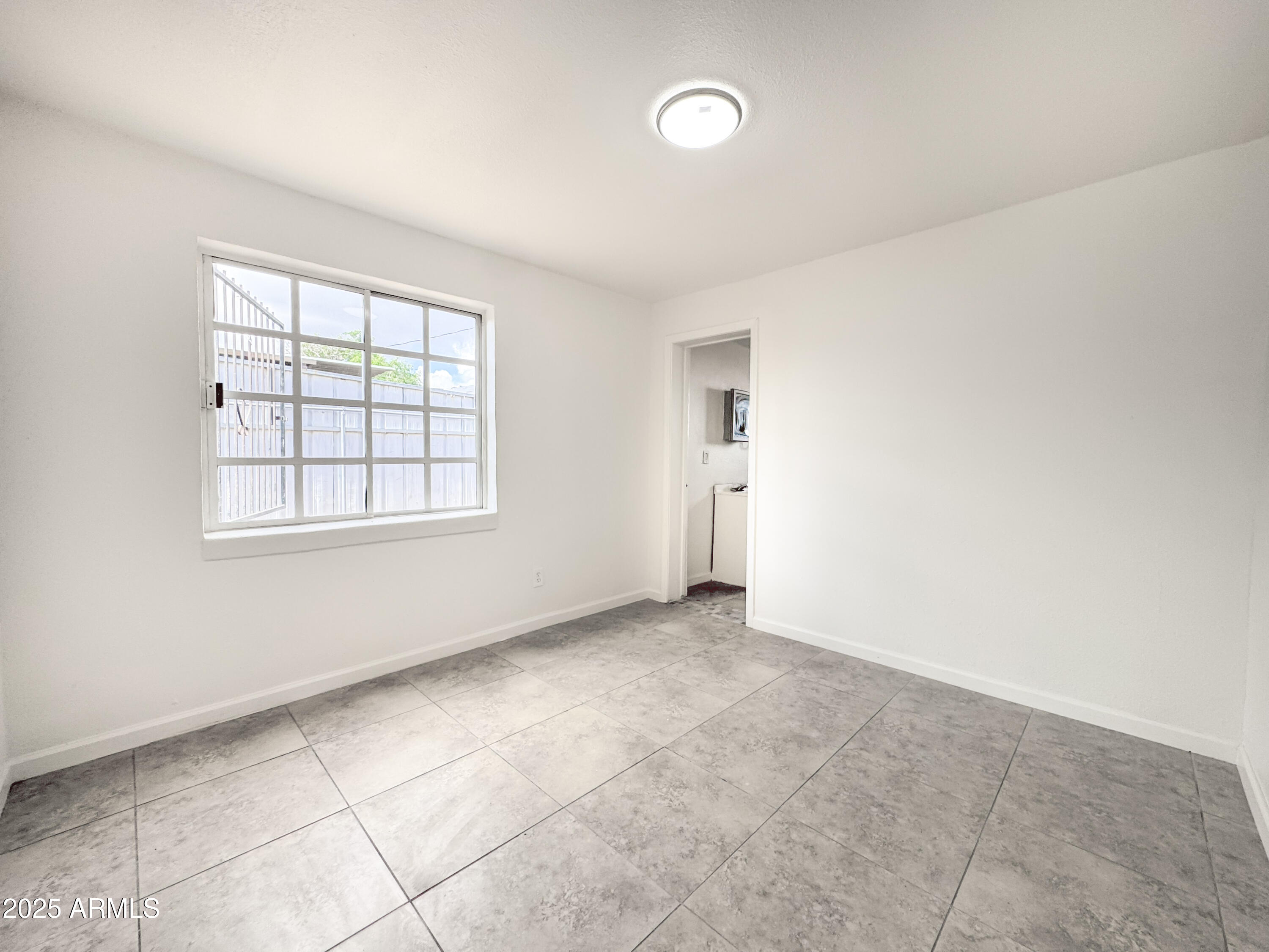 3422 East Culver Street Phoenix, AZ 85008 - Photo 14 of 25 an empty room with windows