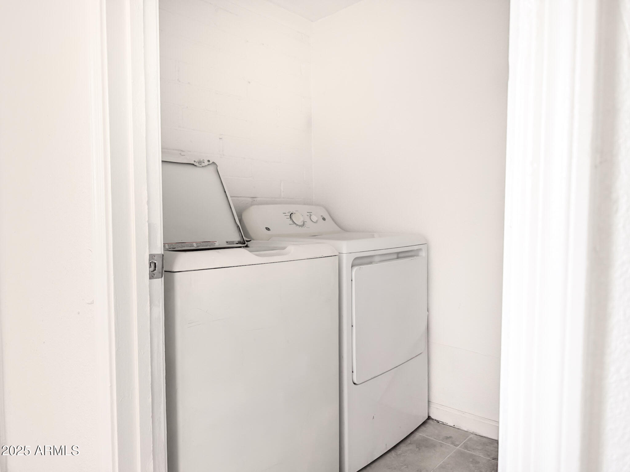 3422 East Culver Street Phoenix, AZ 85008 - Photo 18 of 25 a utility room with dryer and washer