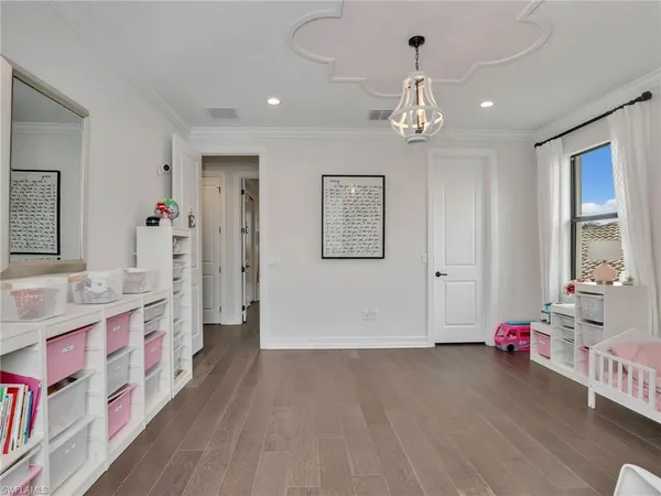 a view of livingroom with furniture
