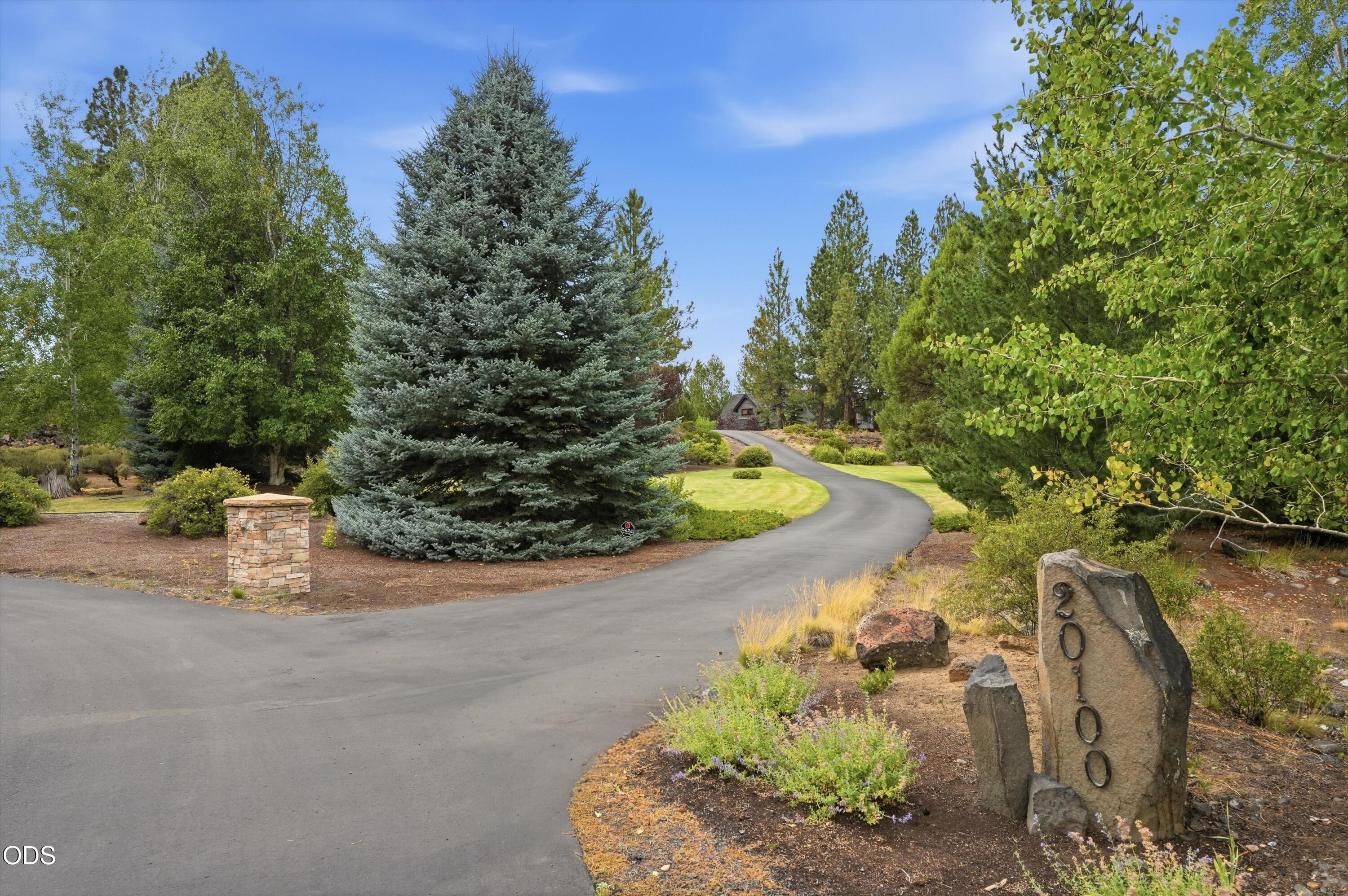 20100 Star Fire Ridge Court Bend, OR 97702 - Photo 13 of 69 Gallery Image 13