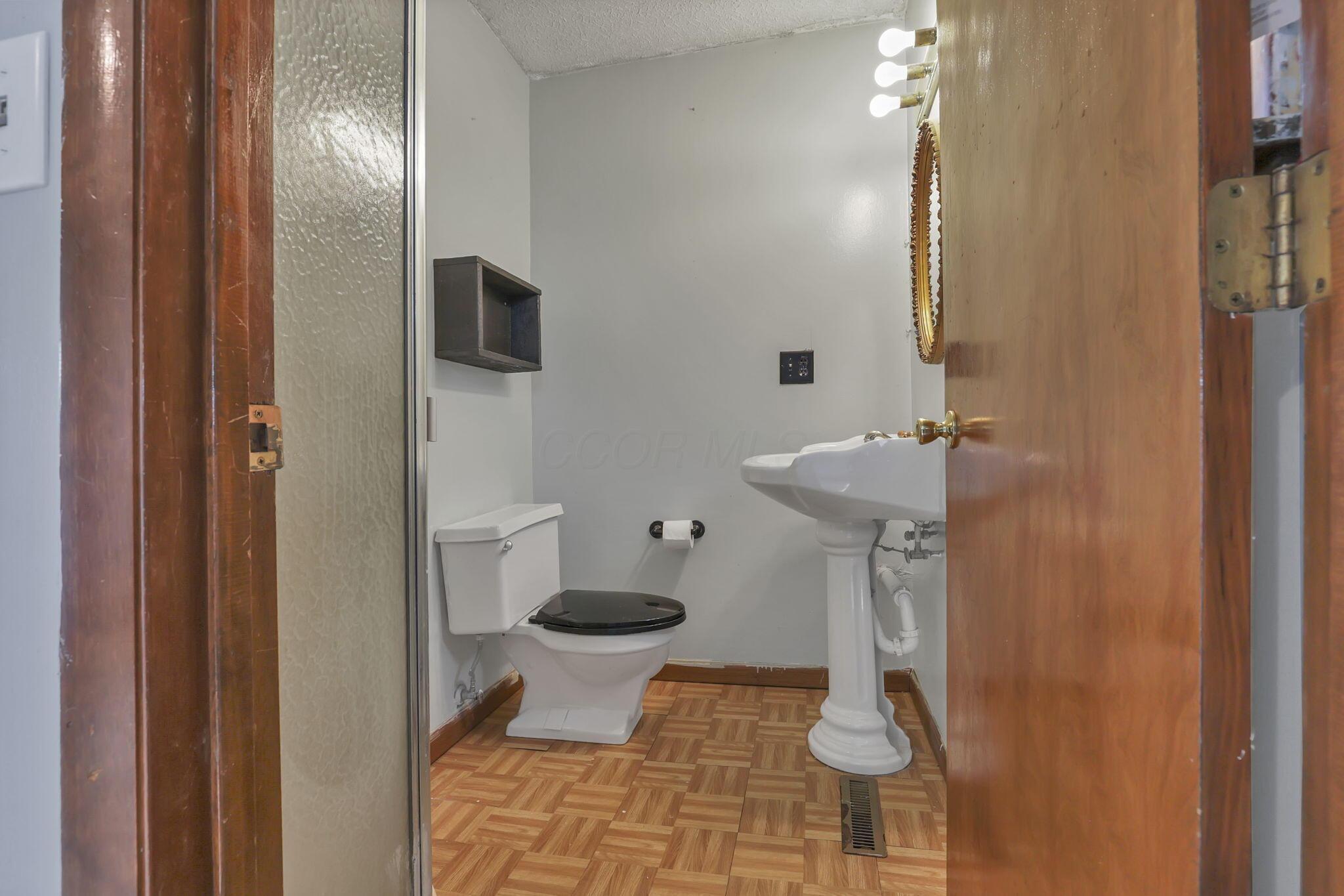 6605 Lancaster Road Hebron, OH 43025 - Photo 33 of 53 Full bathroom