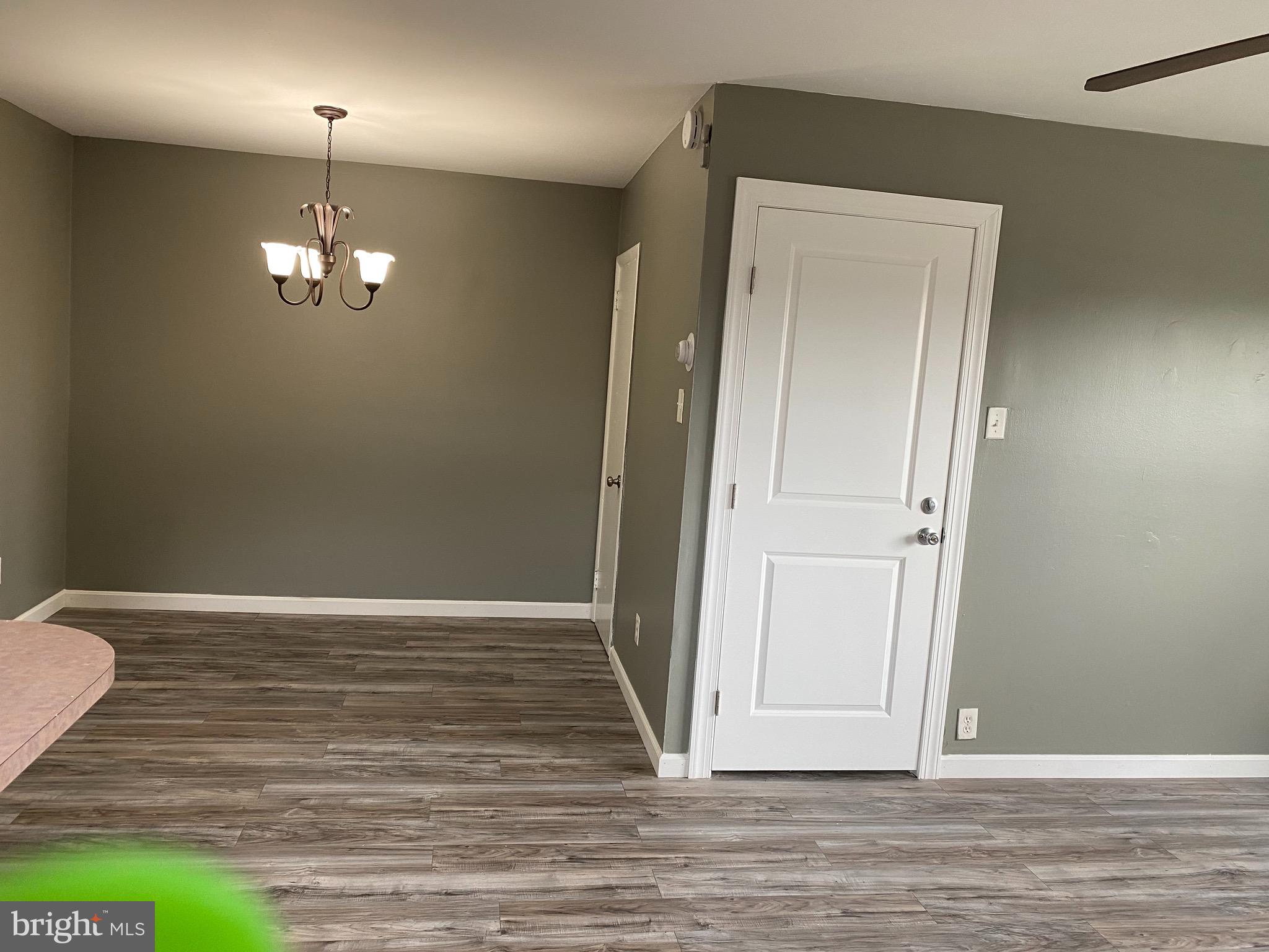 9431 Kirkwood Road Philadelphia, PA 19114 - Photo 4 of 29 Gallery Image 4