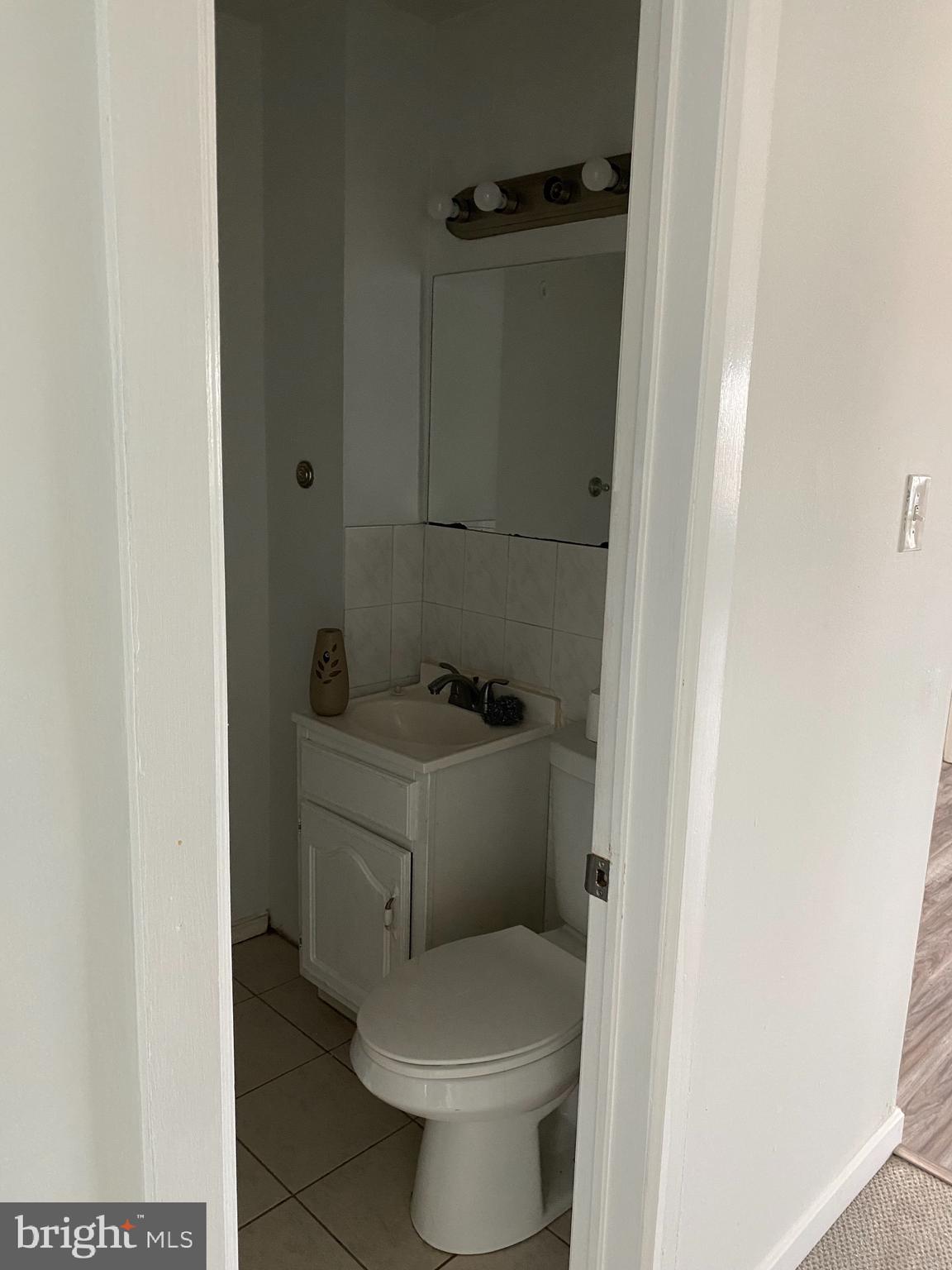 9431 Kirkwood Road Philadelphia, PA 19114 - Photo 5 of 29 2nd floor bathroom