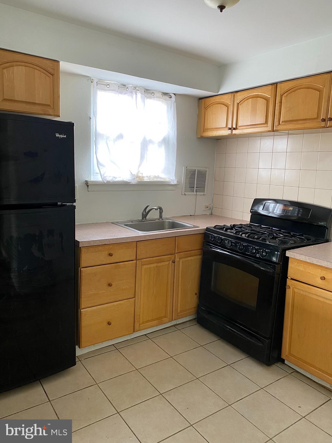 9431 Kirkwood Road Philadelphia, PA 19114 - Photo 7 of 29 2nd floor kitchen