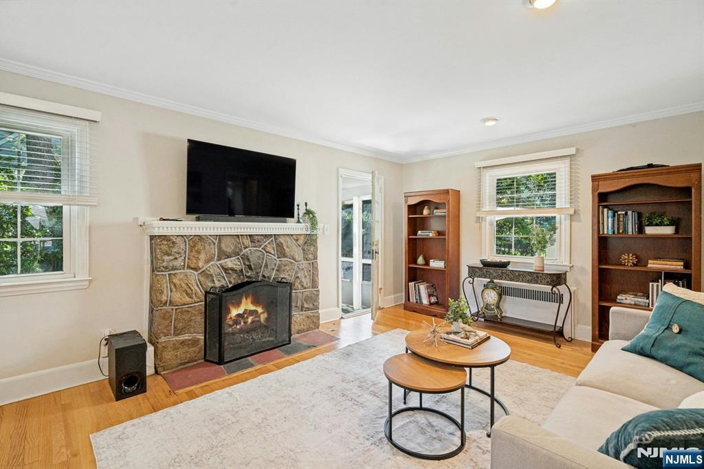 163 Cottage Road Wyckoff, NJ 07481 - Photo 4 of 35 Gallery Image 4