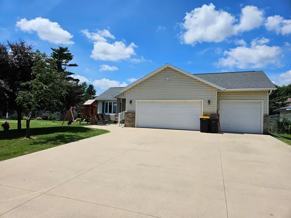 $350,000 | 712 Mlinar Avenue, Spring Valley, MN 55975