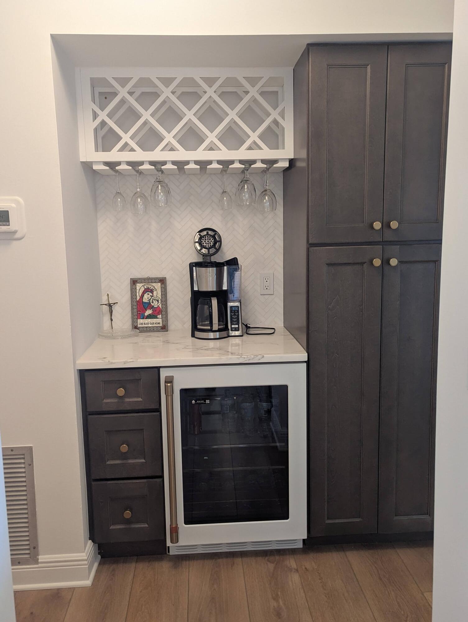 2121 North Ocean Boulevard, Unit 1006E Boca Raton, FL 33431 - Photo 5 of 64 a view of fireplace with washer and dryer