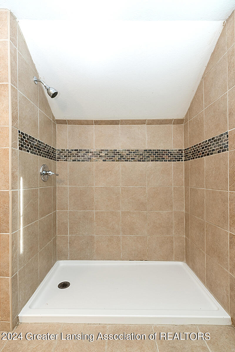 820 Huntington Road East Lansing, MI 48823 - Photo 20 of 30 Walk-In Shower