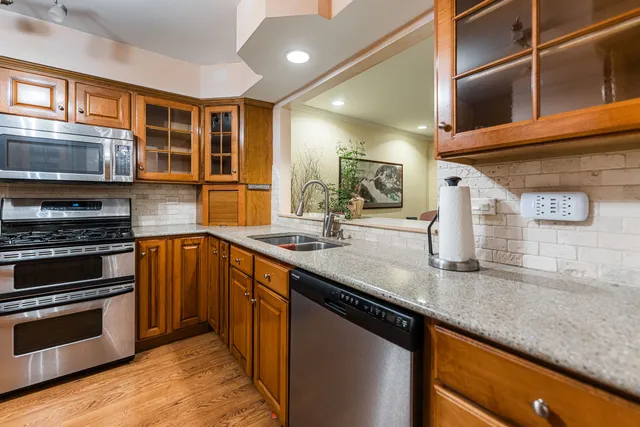 $344,900 | 337 Kresswood Drive, West Chicago, IL 60185