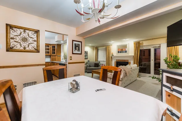 $350,000 | 337 Kresswood Drive, West Chicago, IL 60185