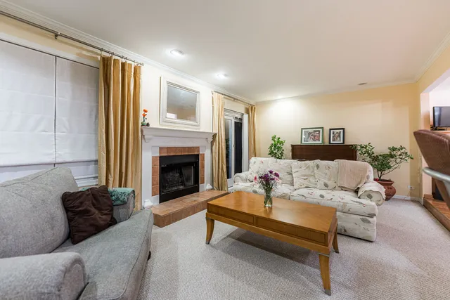 $350,000 | 337 Kresswood Drive, West Chicago, IL 60185