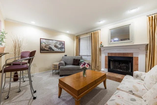 $344,900 | 337 Kresswood Drive, West Chicago, IL 60185