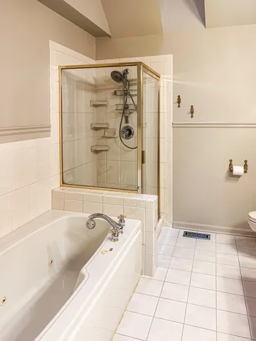 $350,000 | 337 Kresswood Drive, West Chicago, IL 60185