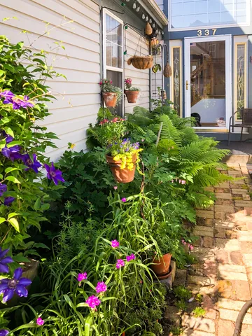 $344,900 | 337 Kresswood Drive, West Chicago, IL 60185