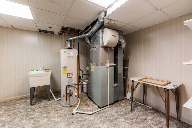 $344,900 | 337 Kresswood Drive, West Chicago, IL 60185