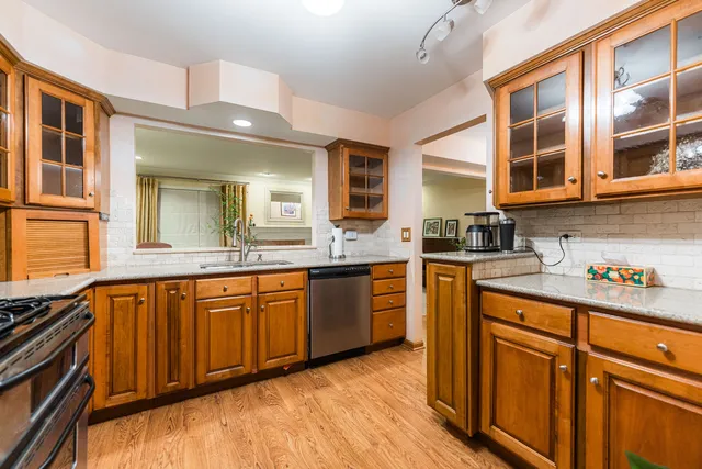 $350,000 | 337 Kresswood Drive, West Chicago, IL 60185