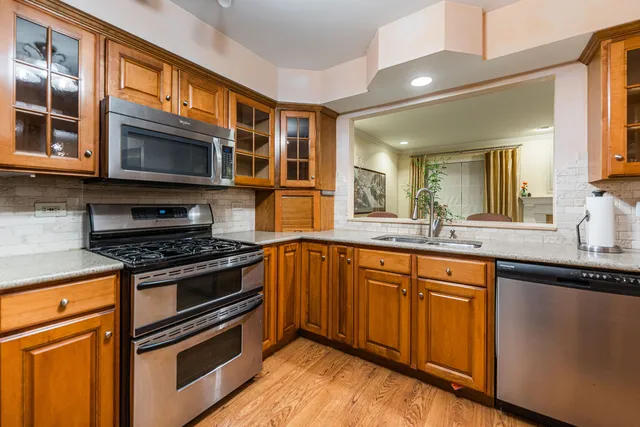 $344,900 | 337 Kresswood Drive, West Chicago, IL 60185