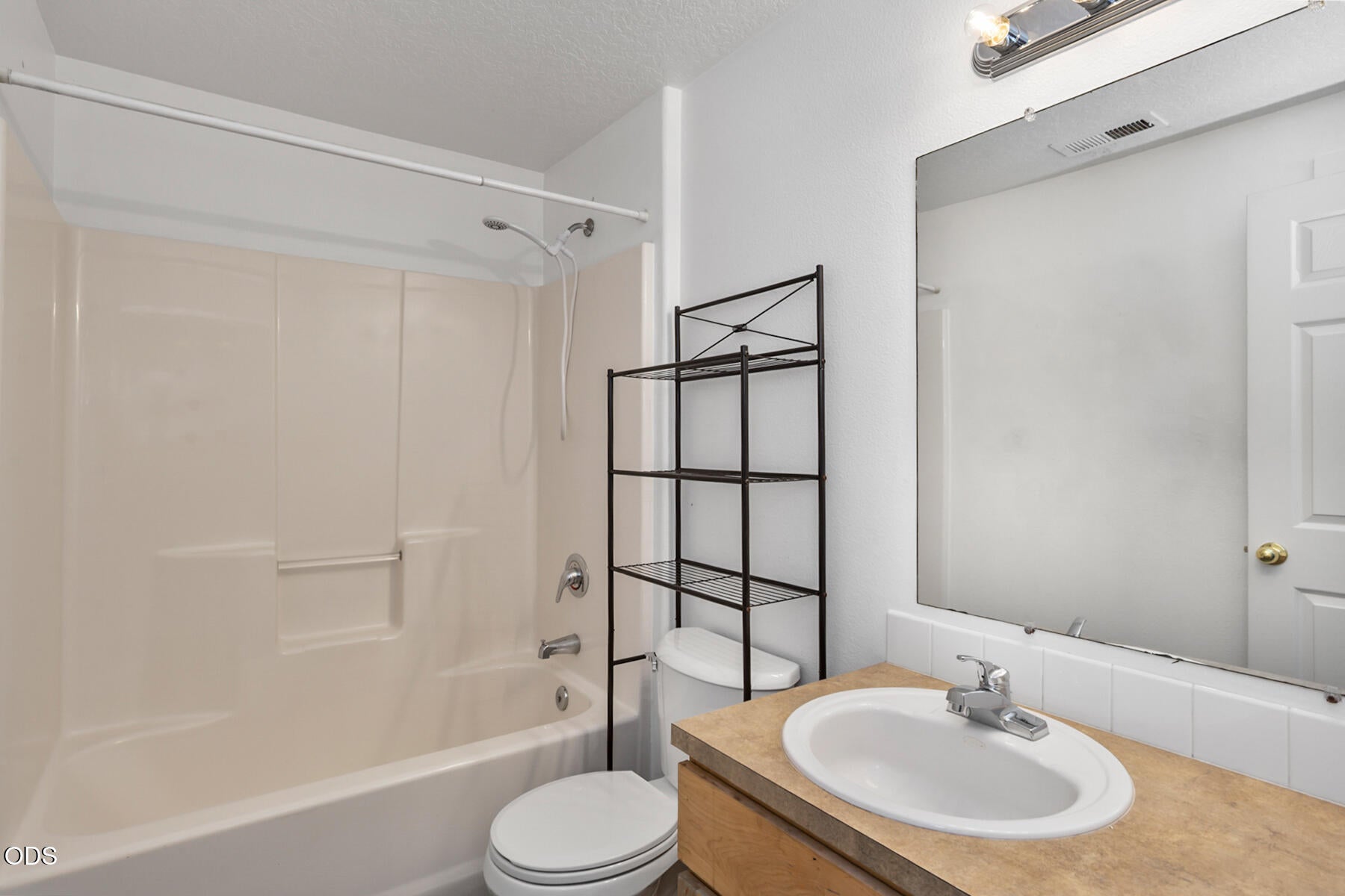 61049 Larkspur Loop Bend, OR 97702 - Photo 17 of 30 Gallery Image 17