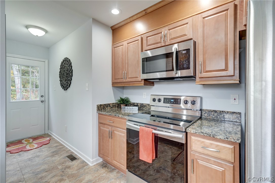 11627 Coalboro Road Chesterfield, VA 23838 - Photo 7 of 28 Smooth Top Electric Cooking w/Built in Microwave