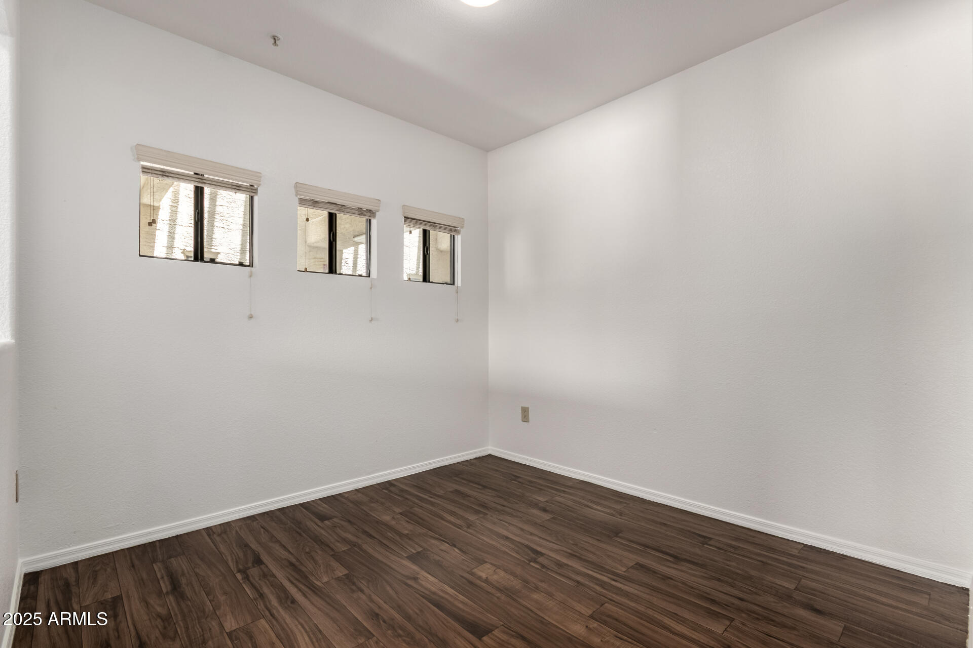 3434 East Baseline Road, Unit 216 Phoenix, AZ 85042 - Photo 15 of 38 15 Dining