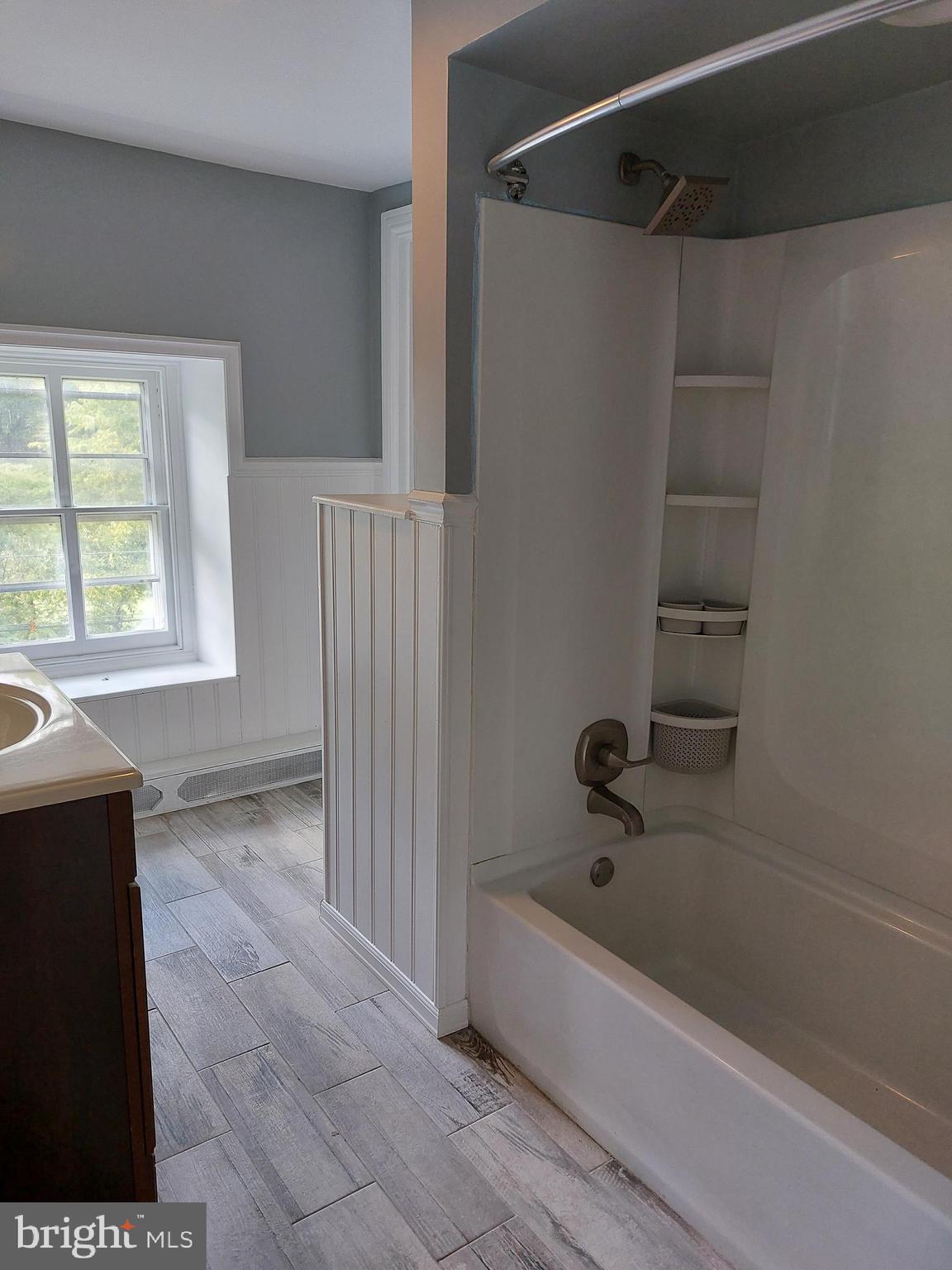 1272 Pawlings Road Norristown, PA 19403 - Photo 34 of 38 3rd floor full bath