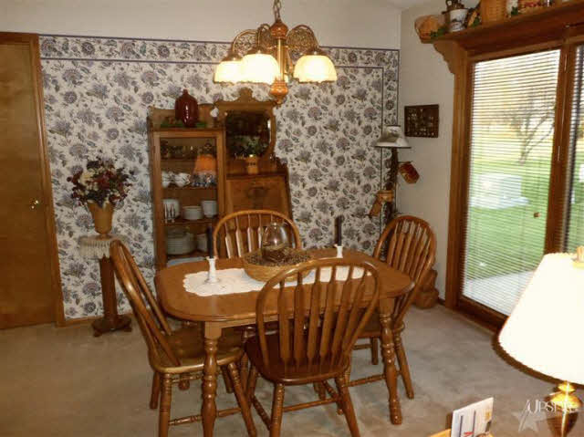 902 Deer Ridge Crossing Auburn, IN 46706 - Photo 3 of 11 Gallery Image 3