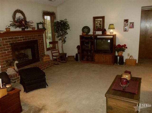 902 Deer Ridge Crossing Auburn, IN 46706 - Photo 4 of 11 Gallery Image 4