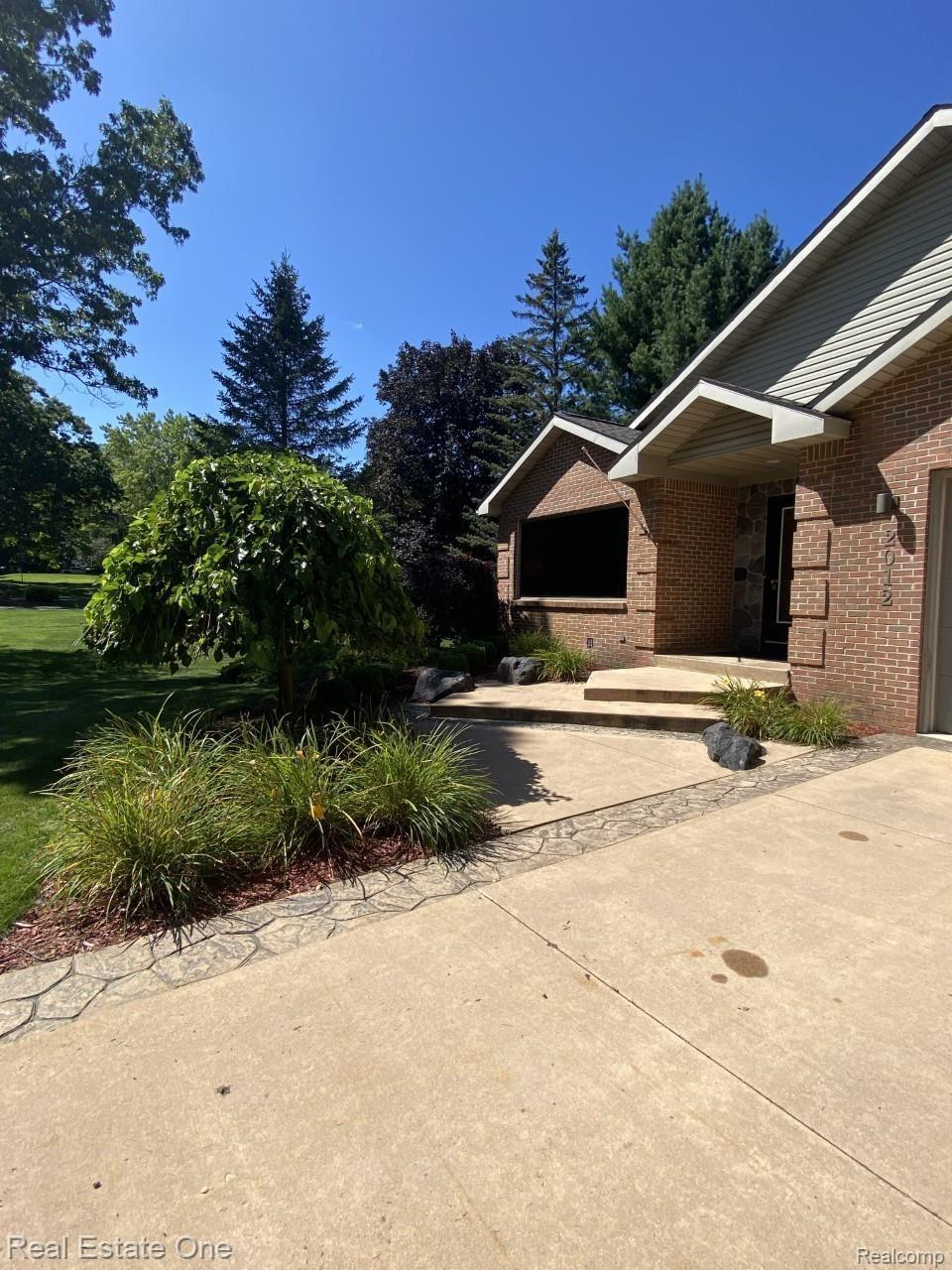 2012 Cole Road Lake Orion, MI 48362 - Photo 14 of 68 fr porch 2.jpg