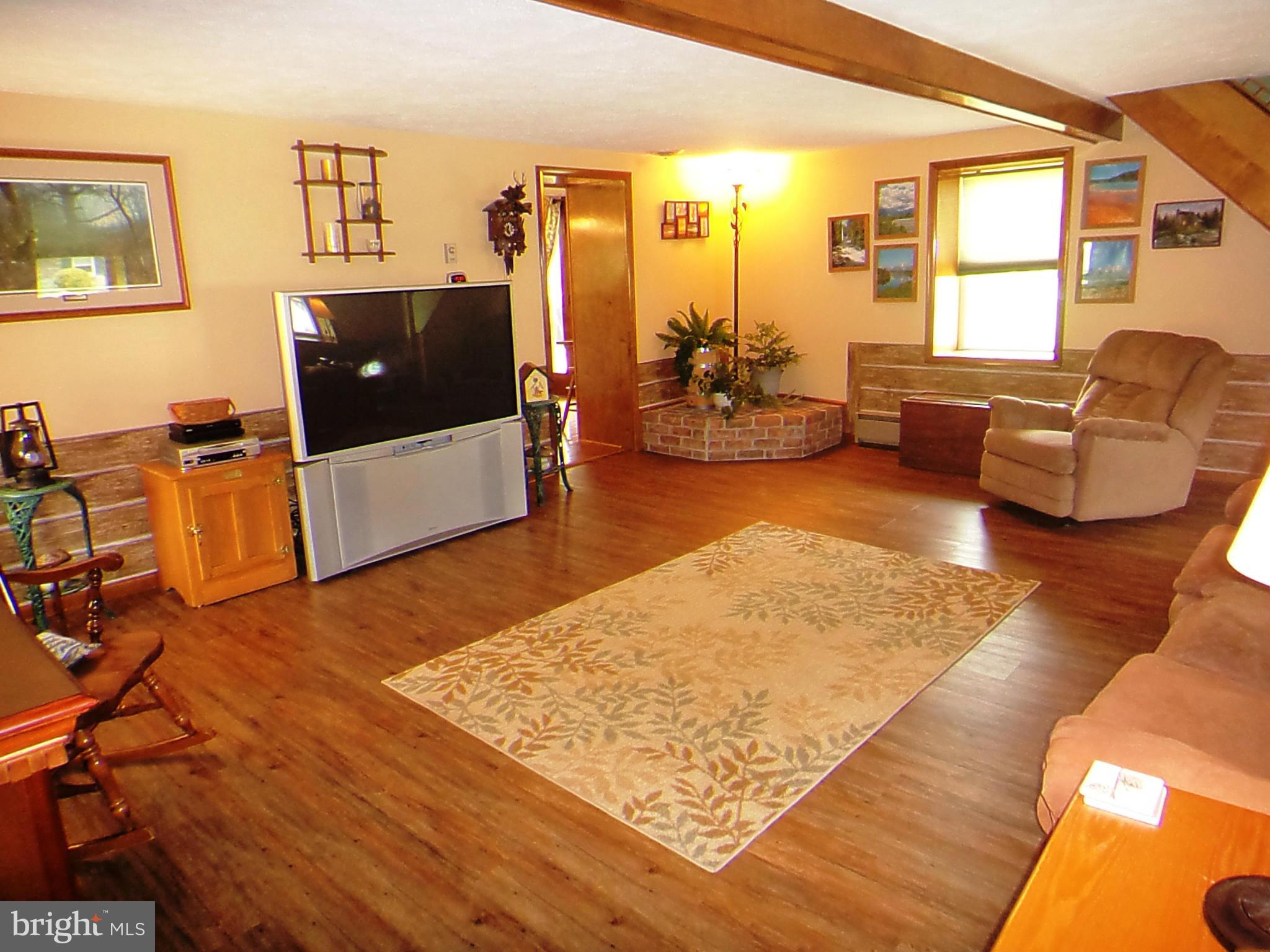 4626 Church Road Chambersburg, PA 17202 - Photo 8 of 30 Living Room