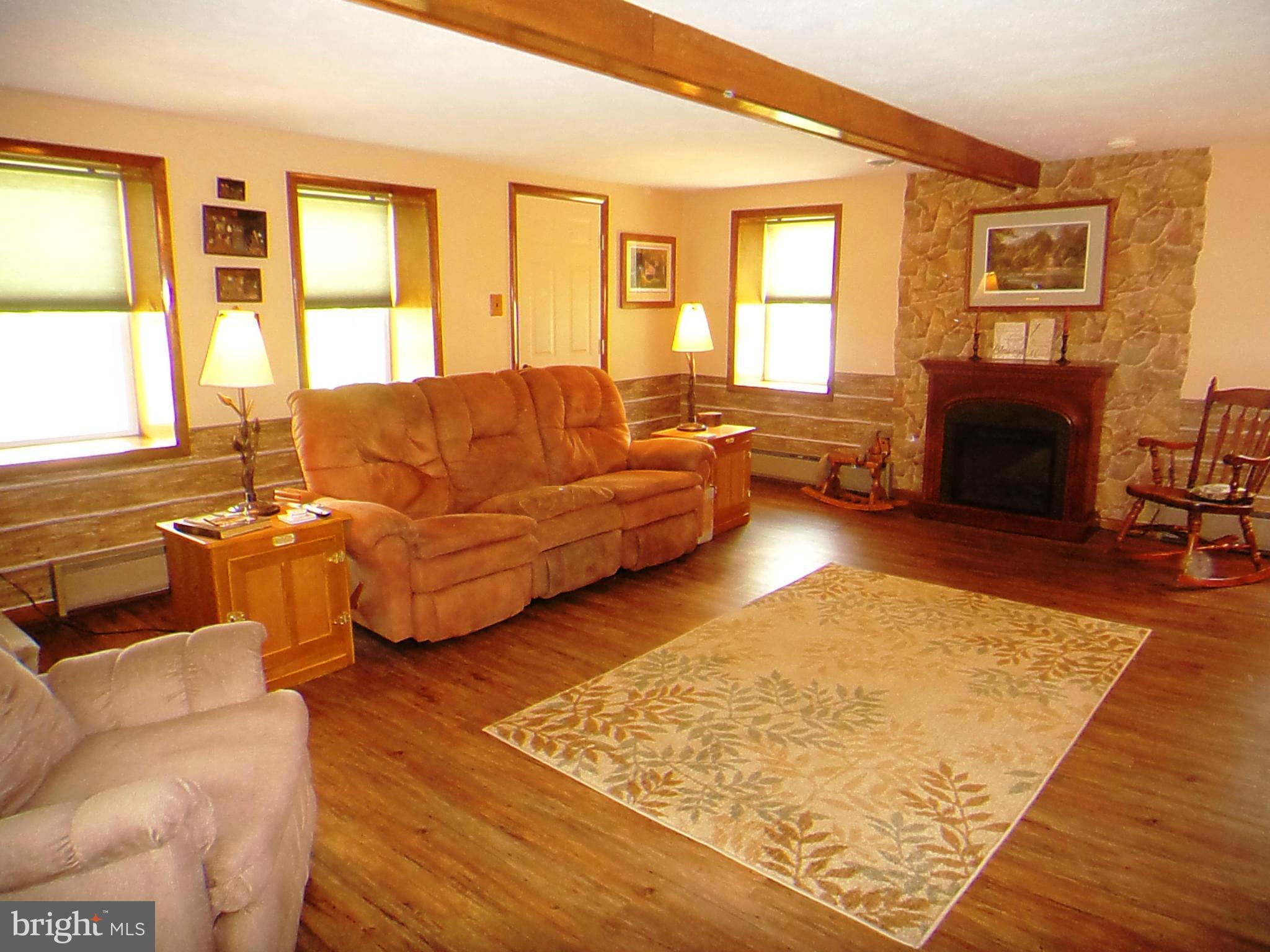 4626 Church Road Chambersburg, PA 17202 - Photo 9 of 30 Living Room