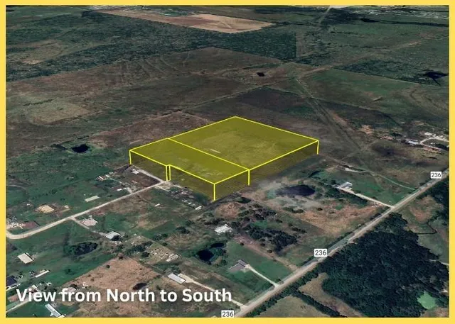 a view of a tennis court