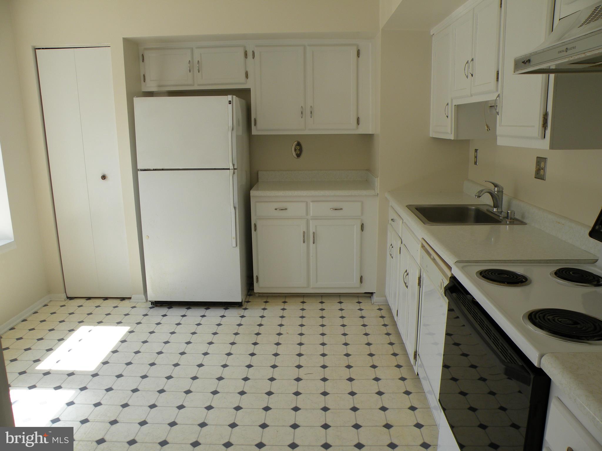 418 Colonial Ridge Lane, Unit 10 Arnold, MD 21012 - Photo 11 of 27 Kitchen